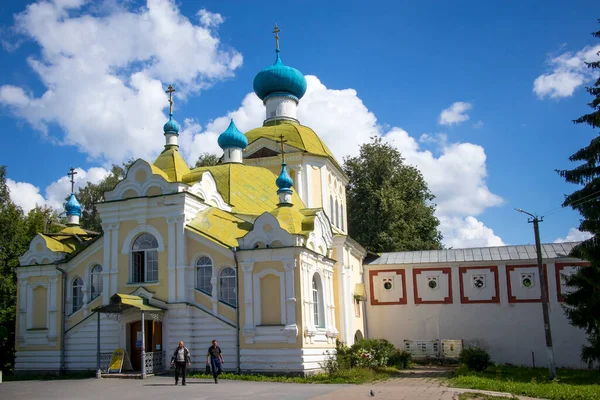 Tikhvin Rusia Julio 2020 Monasterio Tikhvin Dormición Madre Dios Iglesia —  Fotos de Stock