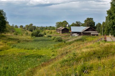 BELOZERSK, RUSSIA - 03 Ağustos 2020, eski Rus şehri Belozersk 'in görüntüsüyle manzara