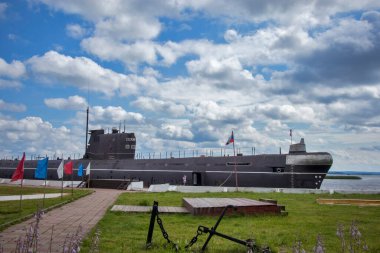 Vytegra, Vologda Oblastı, Rusya, - 03 Ağustos 2020, Deniz Zaferi Müzesi. B-440 denizaltısı iskelede.