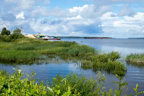 Vista Del Volga Desde Costa Rybinsk Barcazas Buques — Foto de Stock