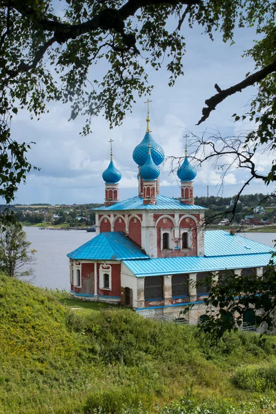 Tutayev Yaroslavl Oblast Russia Lipiec29 2020 Widok Rzekę Wołgę Kościół — Zdjęcie stockowe