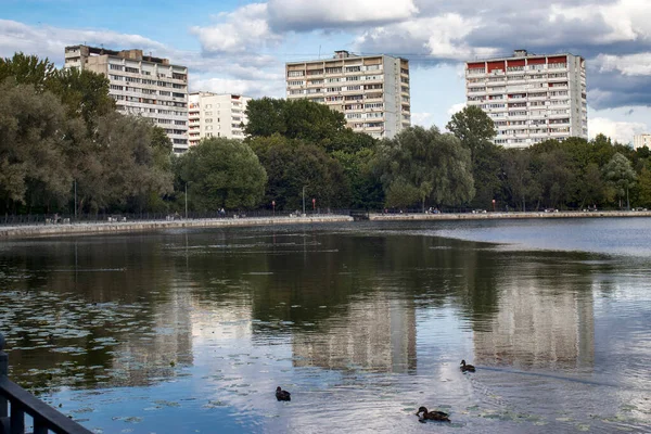 Moscow Russia September 2020 Multi Storey Nine Storey Buildings Reflected — Stock Photo, Image