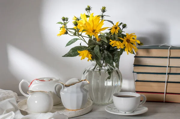Bouquet Yellow Jerusalem Artichoke Transparent Vase White Background Table Tea — Stock Photo, Image