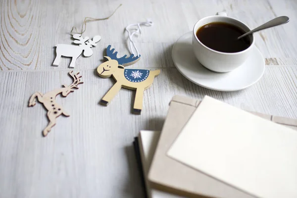 Une Tasse Porcelaine Avec Café Sur Une Longue Table Vide — Photo