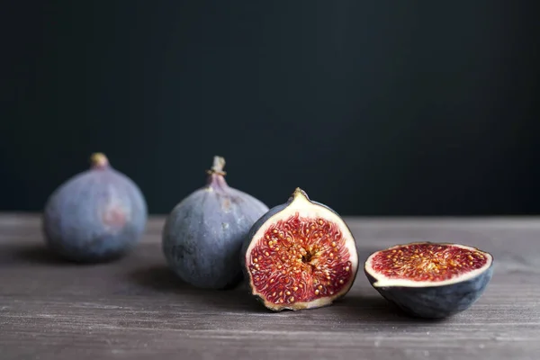Bunch Fresh Ripe Figs Wodden Brown Background Tropical Fruit — Stock Photo, Image