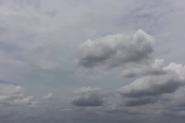 Cielo azul con fondo de nubes —  Fotos de Stock