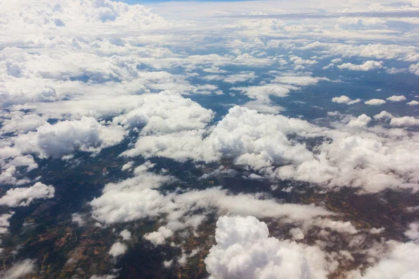 読めずに雲と青い空 — ストック写真