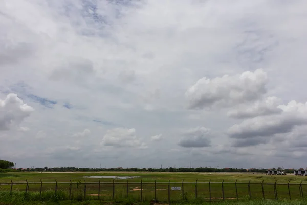 Cielo blu con sfondo nuvole — Foto Stock