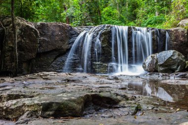 Yağmur ormanlarında tropik şelale, Doğa