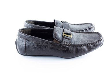 Kahverengi deri ayakkabılar beyaz arka planda