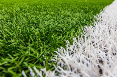 Beyaz çizgili yapay çimenler, futbol stadyumu.