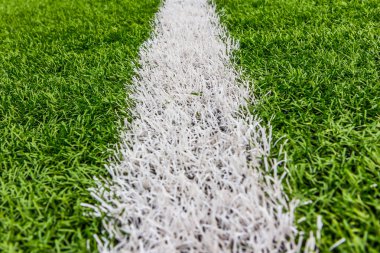 Beyaz çizgili yapay çimenler, futbol stadyumu.