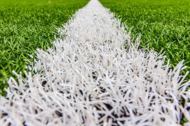 Beyaz çizgili yapay çimenler, futbol stadyumu.
