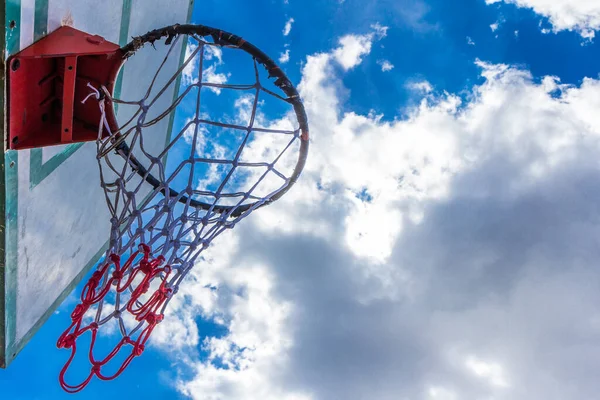 Baloncesto Aro Cielo Azul Nube —  Fotos de Stock