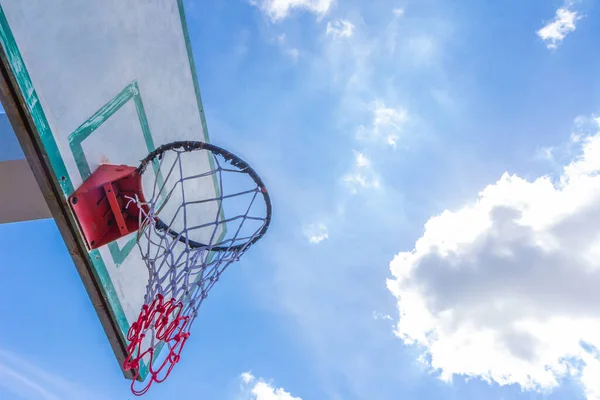 Canestro Basket Cielo Blu Nuvola — Foto Stock