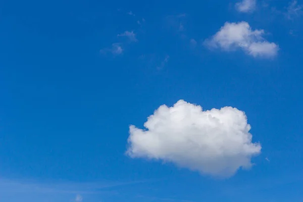 Голубое Небо Облаками Фон — стоковое фото