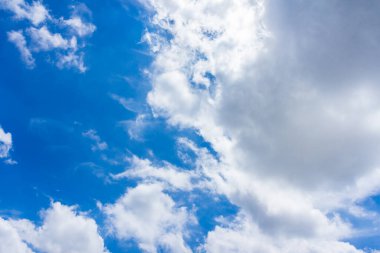 Güneşli bir gün Mavi Gök bulutlu, Doğa