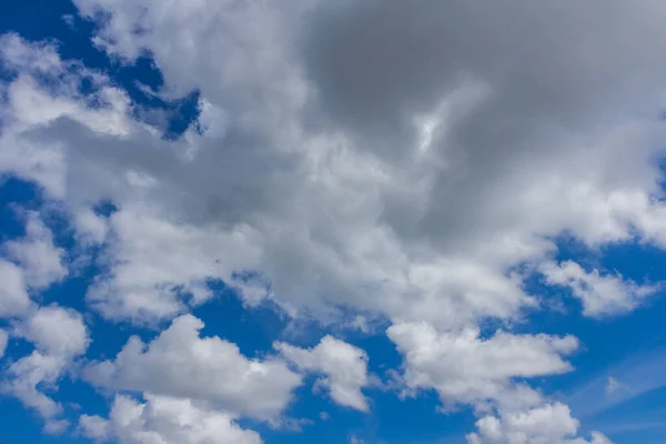 Blauwe Lucht Met Wolken Achtergrond — Stockfoto