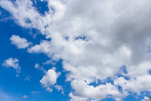 Blauwe Lucht Met Wolken Achtergrond — Stockfoto