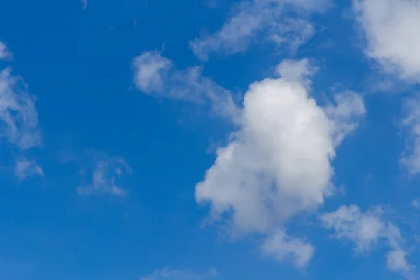 Μπλε Ουρανός Φόντο Σύννεφα — Φωτογραφία Αρχείου