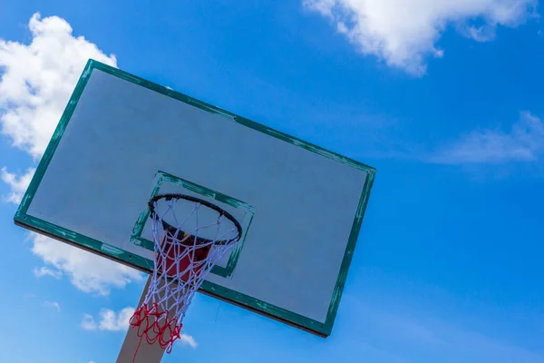 Canestro Basket Cielo Blu Nuvola — Foto Stock