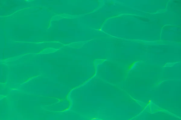Poolwasser Spiegelt Sich Der Sonne — Stockfoto