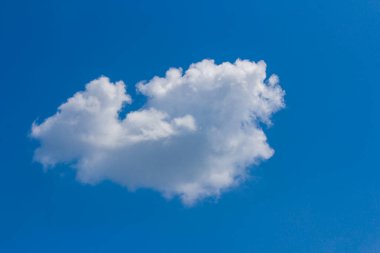 Bulutlar, güneşli bir gün, güneş ışığı, mavi gökyüzü, beyaz bulutlar