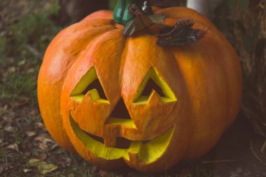 Gülümseyen korkunç bir Cadılar Bayramı balkabağı