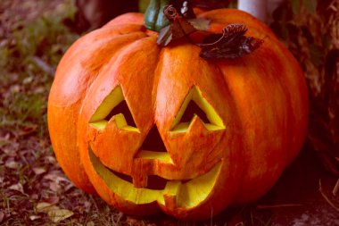 Gülümseyen korkunç bir Cadılar Bayramı balkabağı