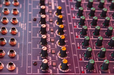 Ses karıştırma konsolu kapat, Araç