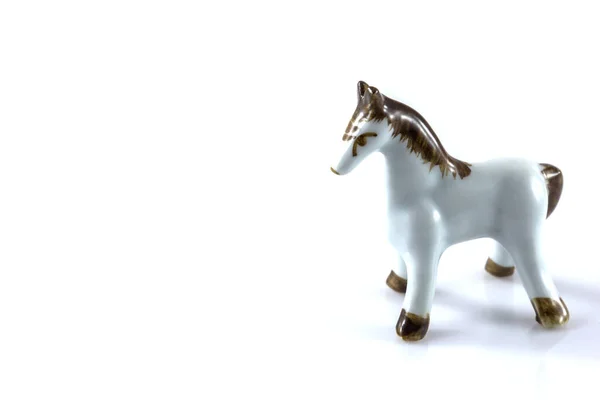 Figurine Céramique Blanche Cheval Sur Fond Blanc — Photo