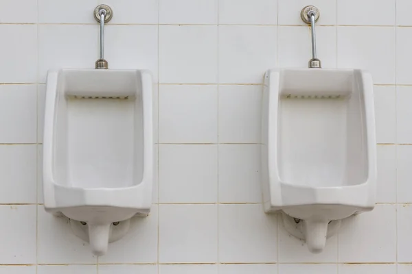 Urinarios Blancos Baño Hombres — Foto de Stock