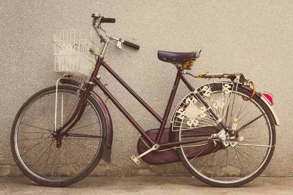 Altes Fahrrad Fahrrad Auf Der Straße — Stockfoto