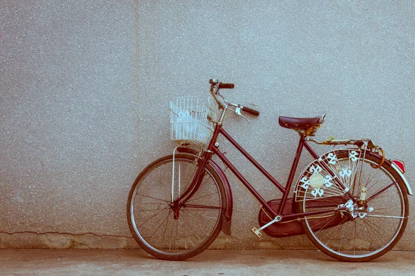 Altes Fahrrad Fahrrad Auf Der Straße — Stockfoto