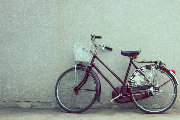 Altes Fahrrad Fahrrad Auf Der Straße — Stockfoto