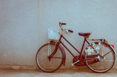 Eski bisiklet, sokakta bisiklet.