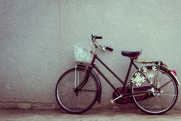 Altes Fahrrad Fahrrad Auf Der Straße — Stockfoto