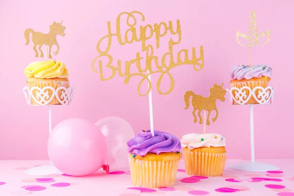 Creative Pastel Fantezie Carte Vacanță Cupcake Scrisori Mulți Ani Unicorn — Fotografie, imagine de stoc