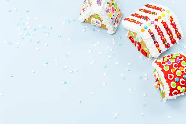 Gingerbread Houses Snow Sprinkles Blue Background Christmas Kids Treats Concept — Stock Photo, Image
