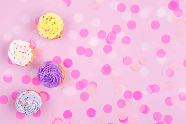 Creativa Tarjeta Vacaciones Fantasía Pastel Con Cupcake Confeti Bebé Ducha —  Fotos de Stock