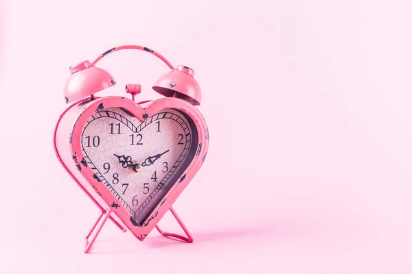 Часы Форме Сердца Розовом Фоне День Святого Валентина Любовь Infitity — стоковое фото