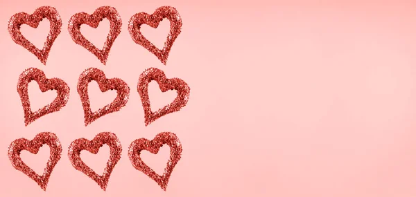 Pembe Bir Arka Plan Üzerinde Glitter Kalpler Sevgililer Günü Aşk — Stok fotoğraf