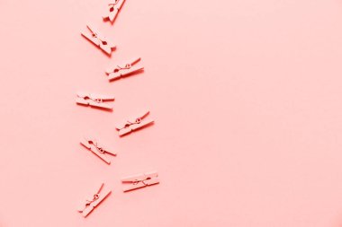 Arka plan elbise iğne ile. Yatay. Ultra violet sesi, 2018 yılın renk. Yaşam mercan Tema - 2019 yılın renk