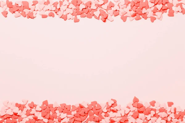 Розовое Красное Сердце Посыпается Розовый Фон Квартира Лежала Вид Сверху — стоковое фото