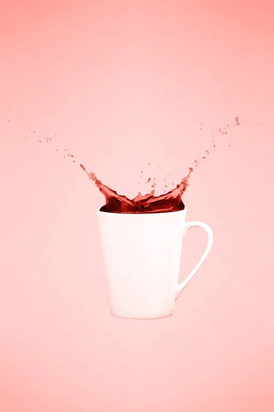 Две Кофейные Кружки Брызгами Концепция Кофе Минимальный Художественный Тренд Твердое — стоковое фото