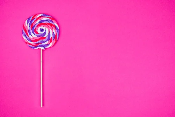 Stora Lollipop Enfärgad Rosa Bakgrund Horisontell — Stockfoto