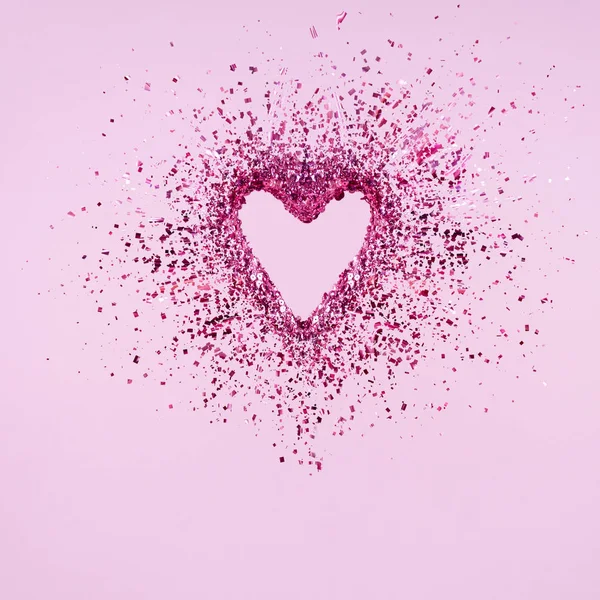 Glitter Καρδιά Διάλυση Τεμάχια Ροζ Φόντο Ημέρα Του Αγίου Βαλεντίνου — Φωτογραφία Αρχείου