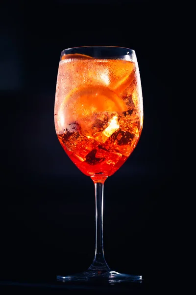 Cocktail Tendance Spritz Apéro Alcoolisé Élégant Avec Tranche Orange Sur — Photo