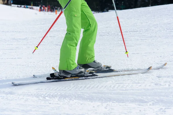 Zbliżenie Ski Niski Kąt Widzenia — Zdjęcie stockowe