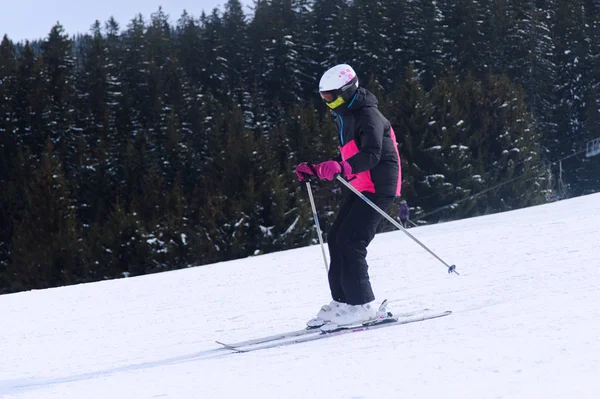 Dynamische Afbeelding Van Een Skiër Pistemakers — Gratis stockfoto